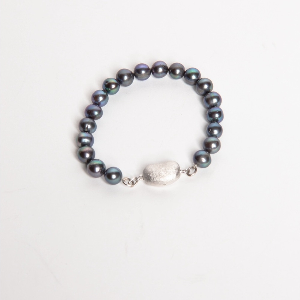Elegant Black Pearl Bracelet